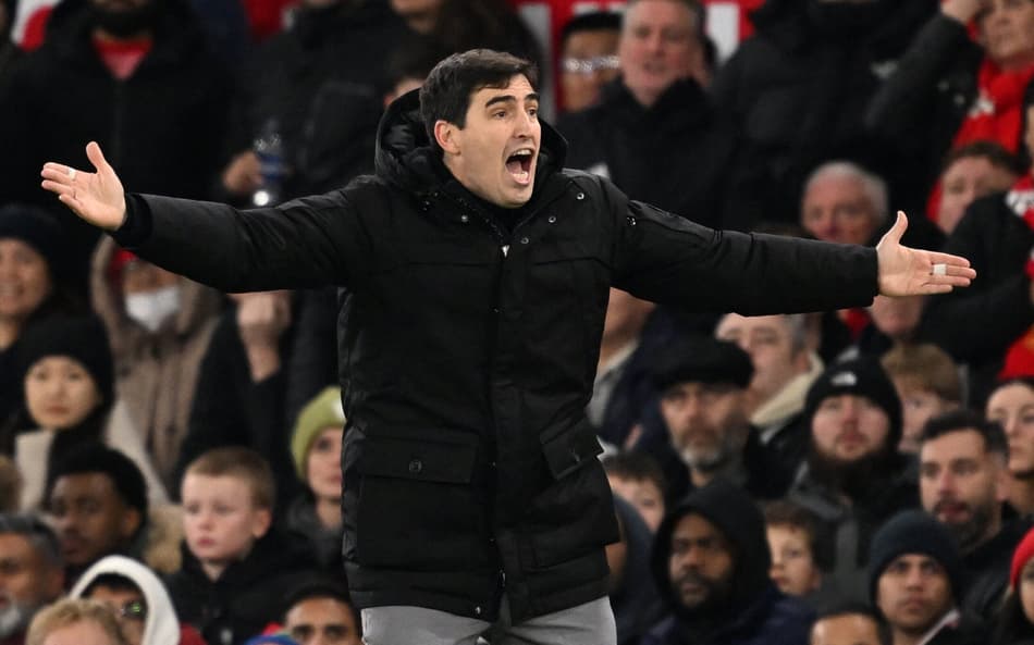 Liverpool acerta chegada de ex-técnico de Rayan por dois anos