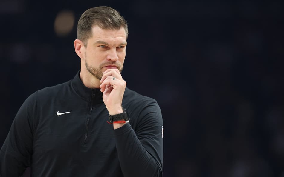 Tiago Splitter, técnico do Portland Trail Blazers, reage durante duelo contra o Phoenix Suns pelo Play-In. (Foto: Christian Petersen/Getty Images/Afp)
