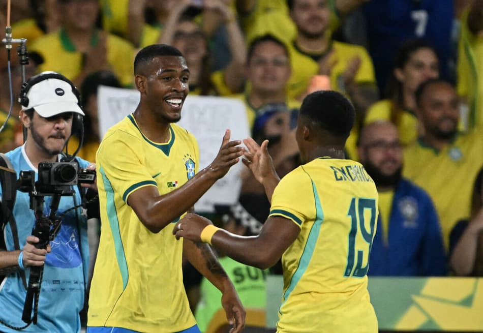 Rayan marcou seu primeiro gol com a camisa da Seleção Brasileira (Foto: Mauro Pimentel/AFP)