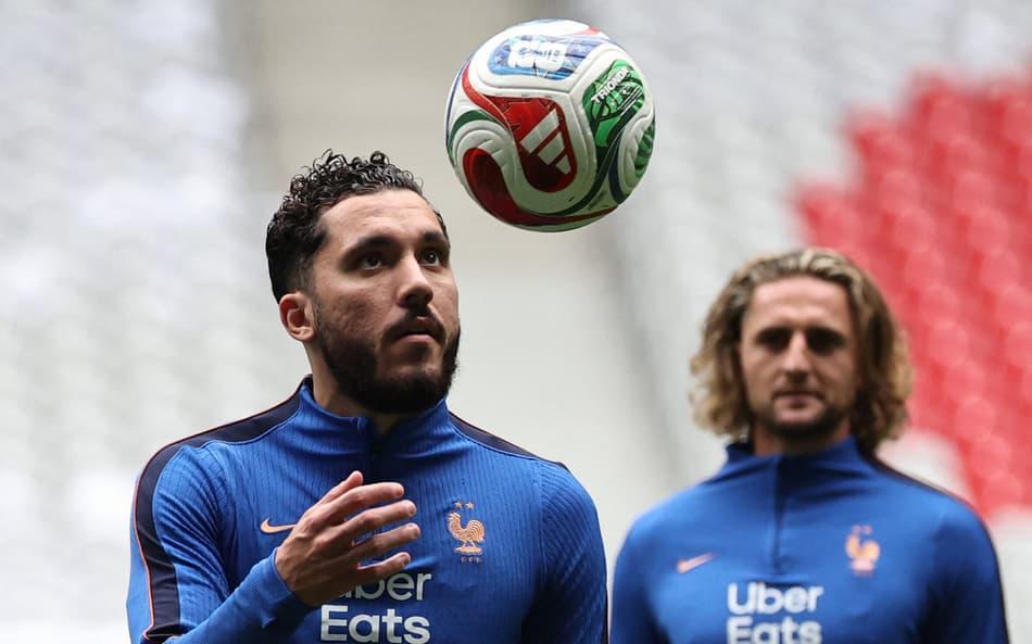 Cherki no treino da França para a Copa do Mundo (Foto: SIMON WOHLFAHRT / AFP)
