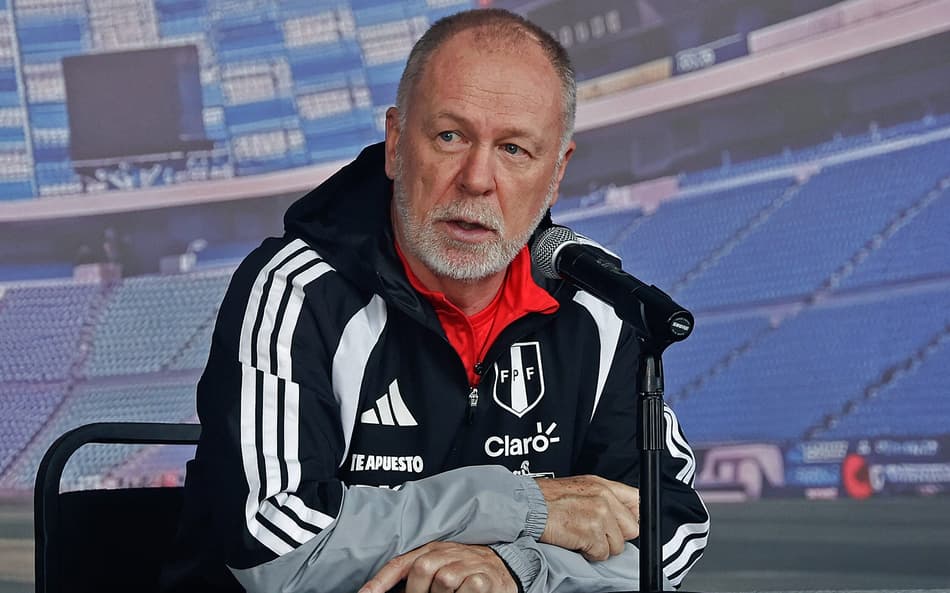 Mano Menezes é o técnico do Peru (Foto: Jose Castanares/AFP)