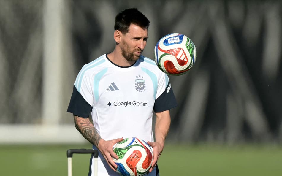 Messi no treino da seleção argentina (Foto: JUAN MABROMATA / AFP)
