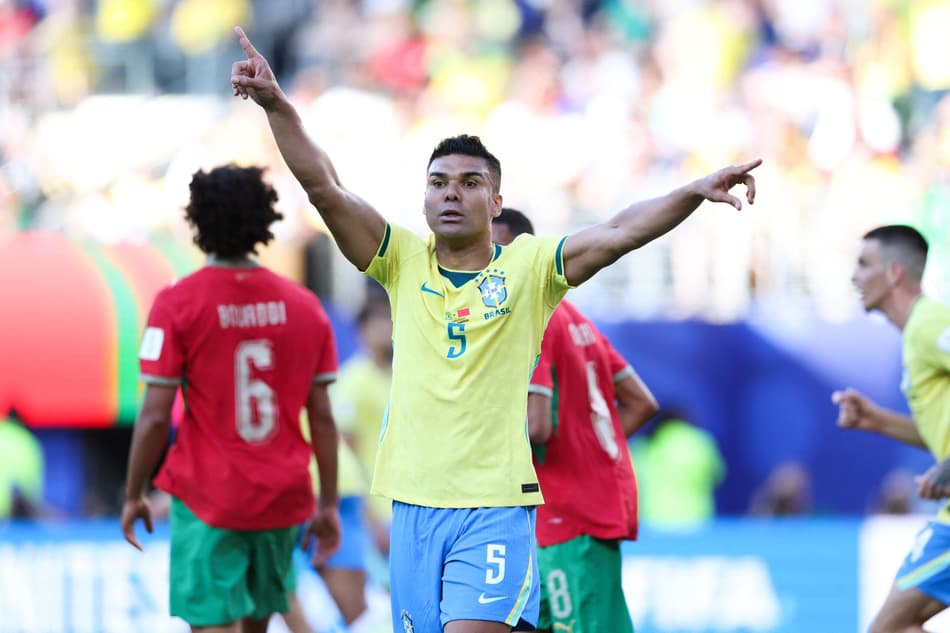Casemiro, camisa 5 do Brasil, reage durante a partida do Grupo C da Copa do Mundo da FIFA 2026 entre Brasil e Marrocos, no New York New Jersey Stadium (Foto: Kevin C. Cox/Getty Images/AFP)