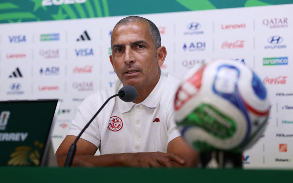 Treinador demitido após estreia de seleção na Copa do Mundo quebra marca de Parreira