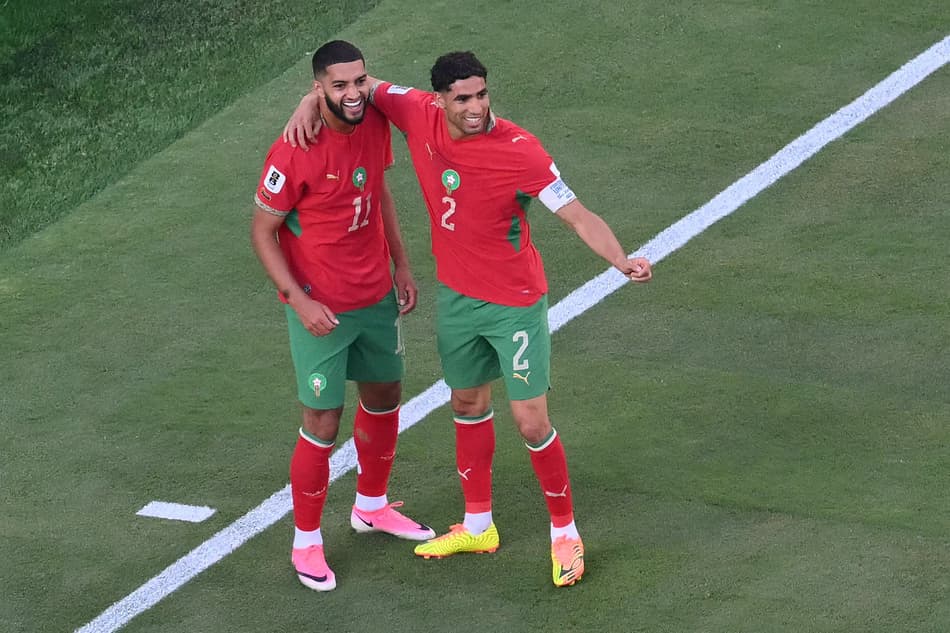 smael Saibari comemora o primeiro gol de sua equipe com chraf Hakimi, durante a partida de futebol do Grupo C da Copa do Mundo de 2026 entre Brasil e Marrocos, no Estádio Nova York/Nova Jersey (Foto: Angela WEISS / AFP)