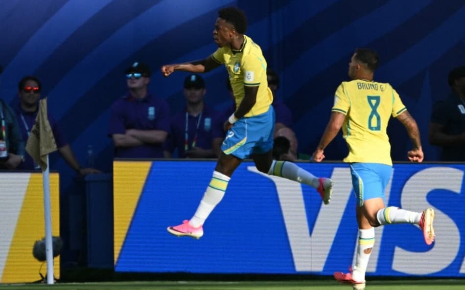 Vini Jr. vibra ao marcar o primeiro gol do Brasil na Copa do Mundo de 2026 (Foto: Mauro PIMENTEL / AFP)