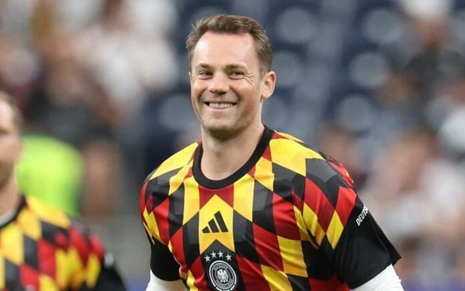 Goleiro alemão Manuel Neuer sorri no aquecimento do jogo contra Curaçao, na Copa (Foto: Alexander Hassenstein/Getty Images/AFP (Photo by ALEXANDER HASSENSTEIN / GETTY IMAGES NORTH AMERICA / Getty Images via AFP)