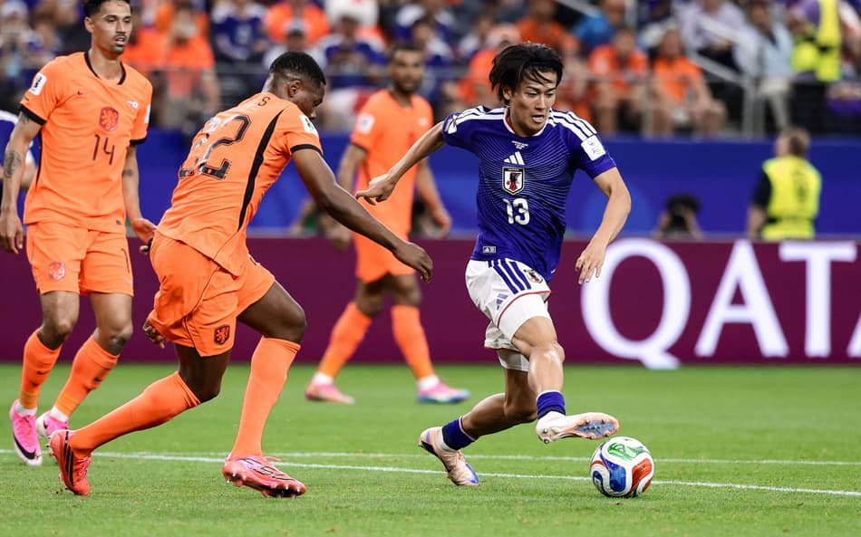 Com Memphis em campo, Holanda sofre empate do Japão na estreia da Copa do Mundo