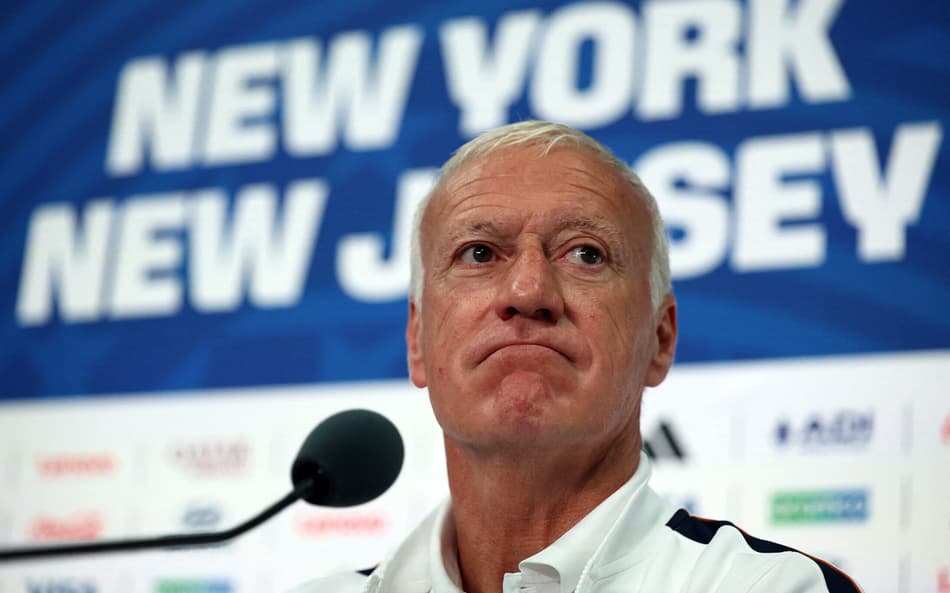 Deschamps na coletiva da seleção da França (Foto: FRANCK FIFE / AFP)