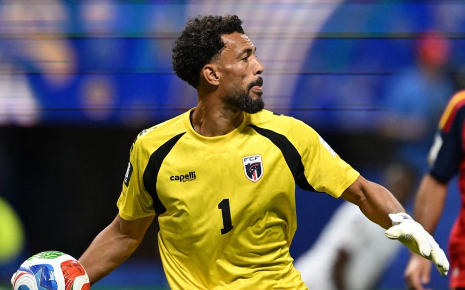 Goleiro Vozinha foi o destaque de Cabo Verde x Espanha (Foto: Roberto Schmidt / AFP)