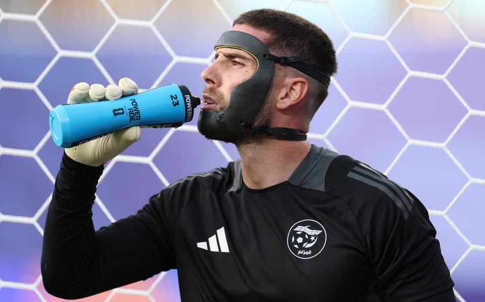Luca Zidane usa máscara na estreia na Copa, contra a Argentina (Foto: Wilson/Getty Images/AFP )