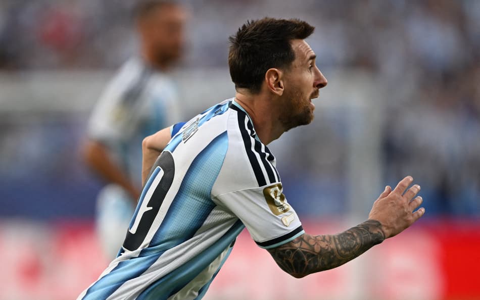 Lionel Messi em Argentina x Argélia (Foto: Roberto SCHMIDT / AFP)