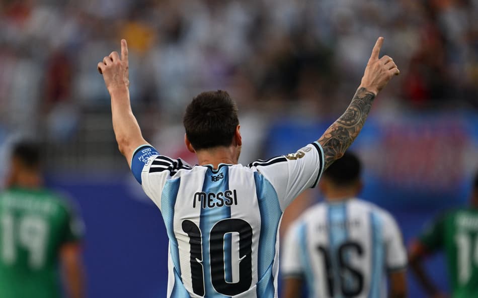 Messi comemora gol em Argentina x Argélia (Photo by Roberto SCHMIDT / AFP)