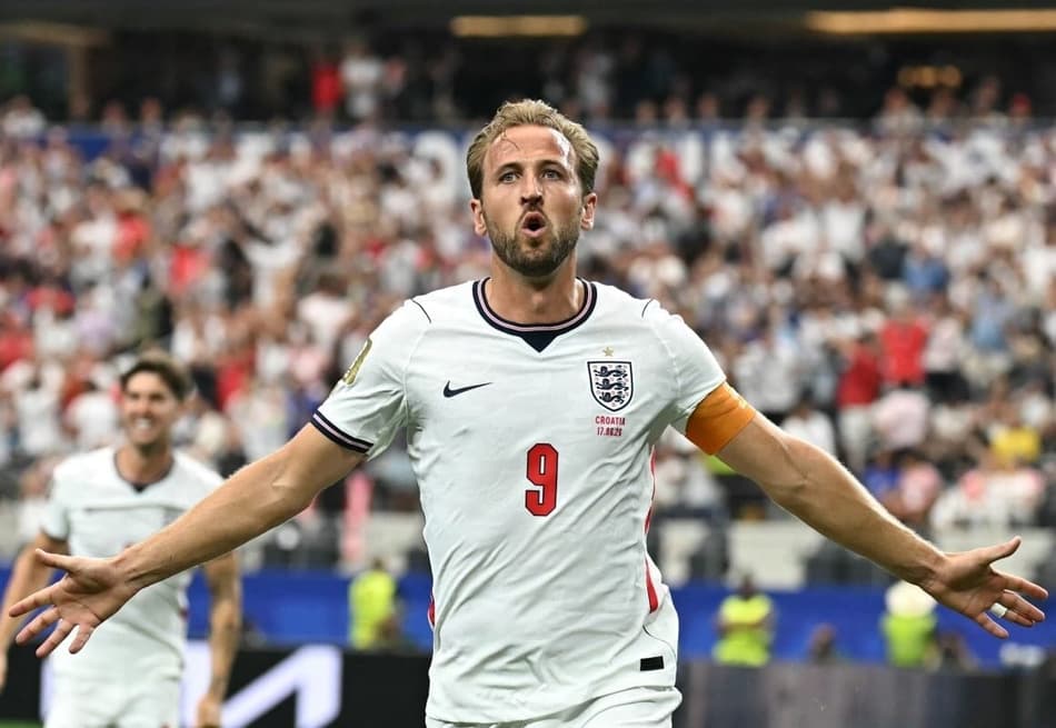 Harry Kane comemora seu segundo gol na vitória da Inglaterra sobre a Croácia.