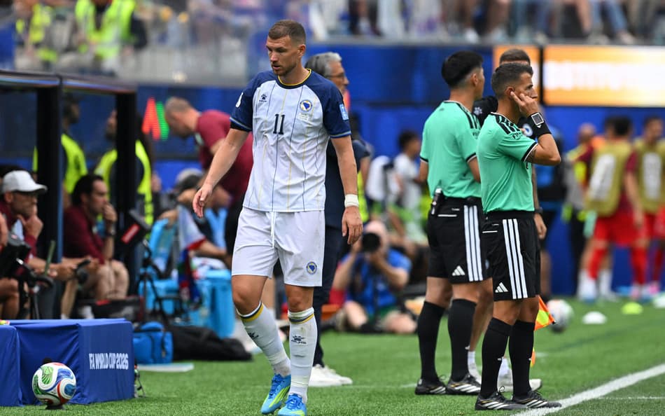 Dzeko entrou para a história da Copa do Mundo (Foto: Patrick T. Fallon / AFP)