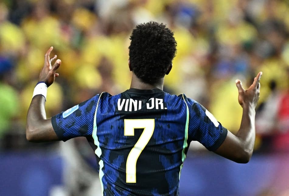 Vini Jr. participou de dois gols e fez o terceiro do Brasil contra o Haiti (Foto: Jewel SAMAD / AFP)