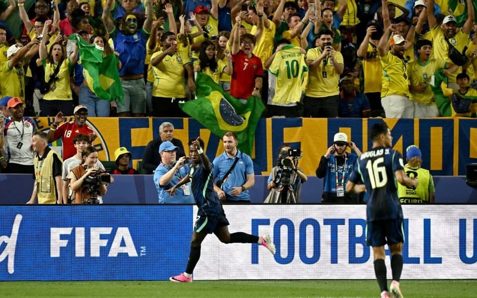 Comemoração de Vini Jr durante o terceiro gol na partida entre Brasil x Haiti viraliza. (Foto: Jewel SAMAD / AFP)