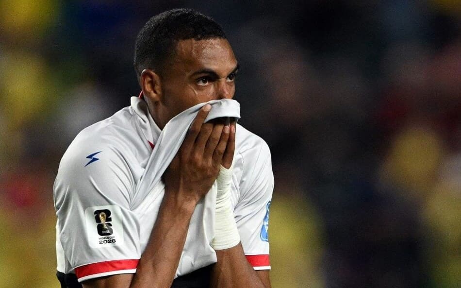 O atacante Wilson Isidor, do Haiti, na derrota para o Brasil (Foto: Mauro PIMENTEL / AFP)