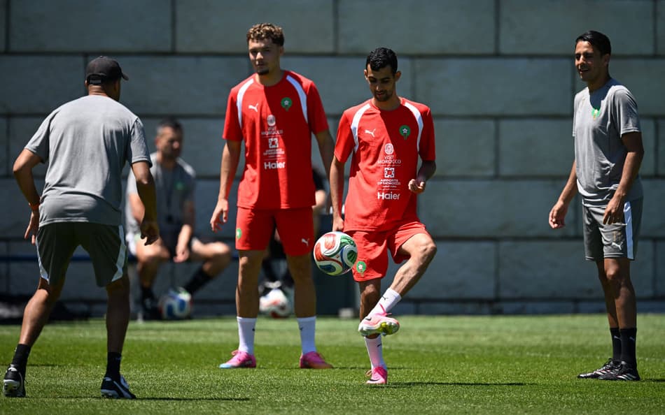 Equipe do Marrocos treinando durante este sábado (20)