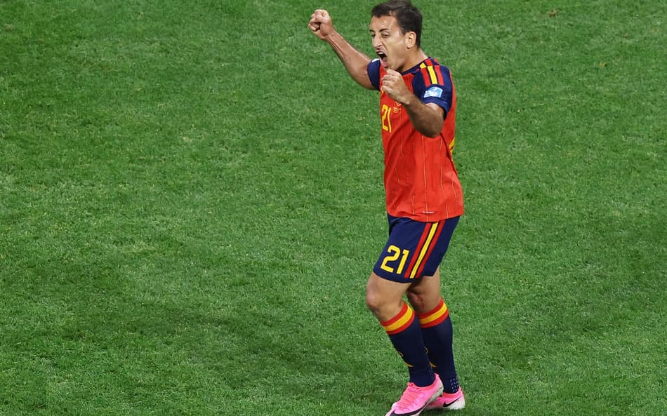Oyarzabal comemora gol pela Espanha na Copa do Mundo (Foto: Buda Mendes / Getty Images/AFP)