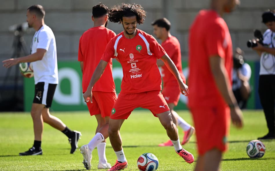 Ayyoub Bouaddi durante treino da seleção do Marrocos