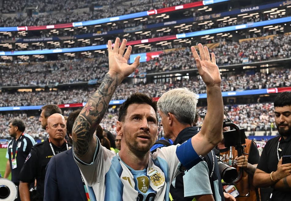 Messi foi o nome da vitória da Argentina (Foto: Paul Ellis/AFP)
