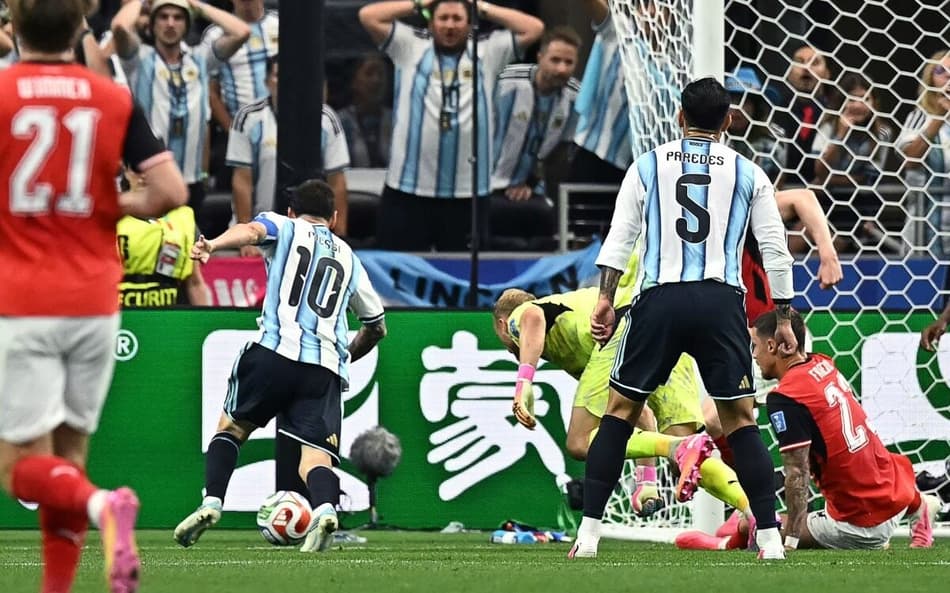 Técnico da Áustria exalta Messi, mas critica arbitragem na Copa do Mundo