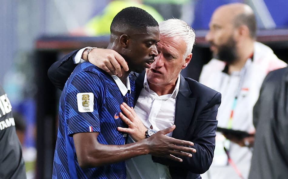 Dembélé com Deschamps em partida da França pela Copa do Mundo