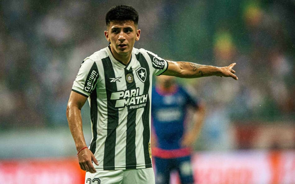 Almada foi campeão do Brasileirão e da Libertadores pelo Botafogo. (Foto: Jhony Pinho/AGIF)