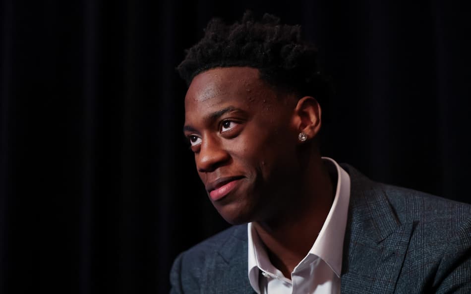 AJ Dybantsa fala com a imprensa durante o NBA Draft Player Availability (Foto: Caleb Bowlin/Getty Images/AFP)