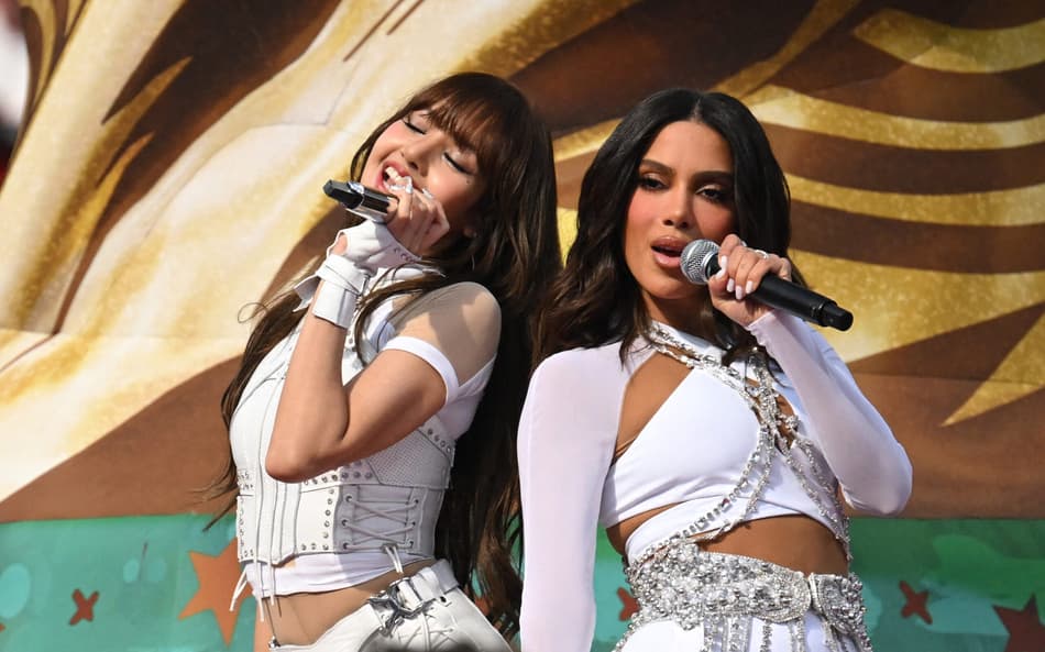 Abertura da Copa do Mundo nos Estados Unidos teve participação da Anitta (Foto: Patrick T. Fallon / AFP)