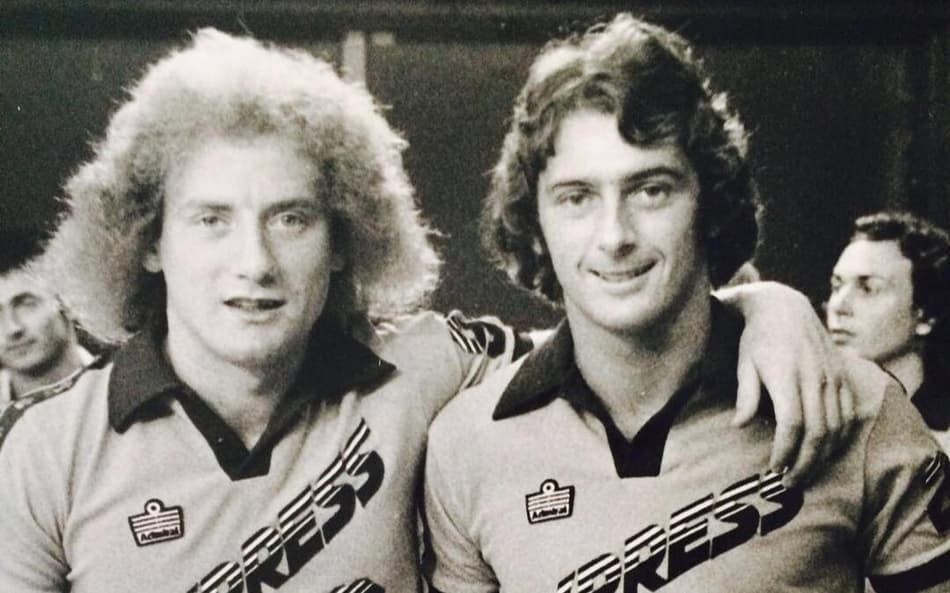 Alan Brazil abraça ex-companheiro Trevor Francis