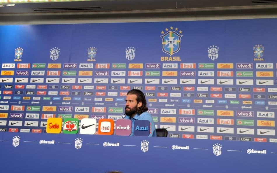 Alisson detalha ambiente na Seleção e comenta trote em Ancelotti: 'Aliviaram'