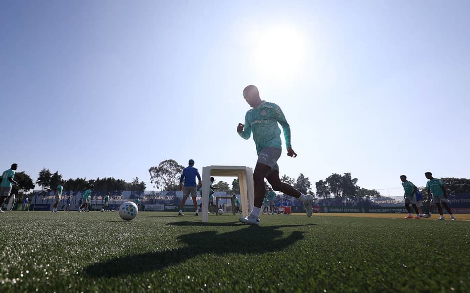 O jogador Allan, da SE Palmeiras, durante treinamento, na Academia de Futebol.