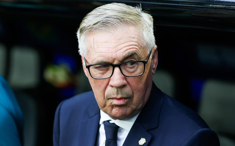 Ancelotti irritado em jogo do Brasil