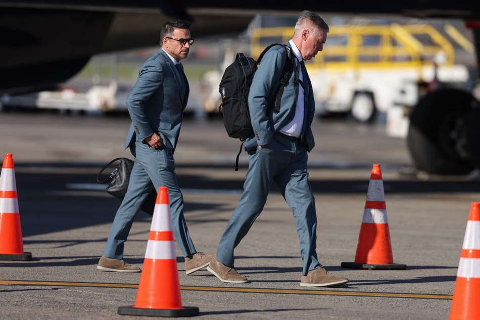 Ancelotti e Rodrigo Caetano desembarcam nos Estados Unidos