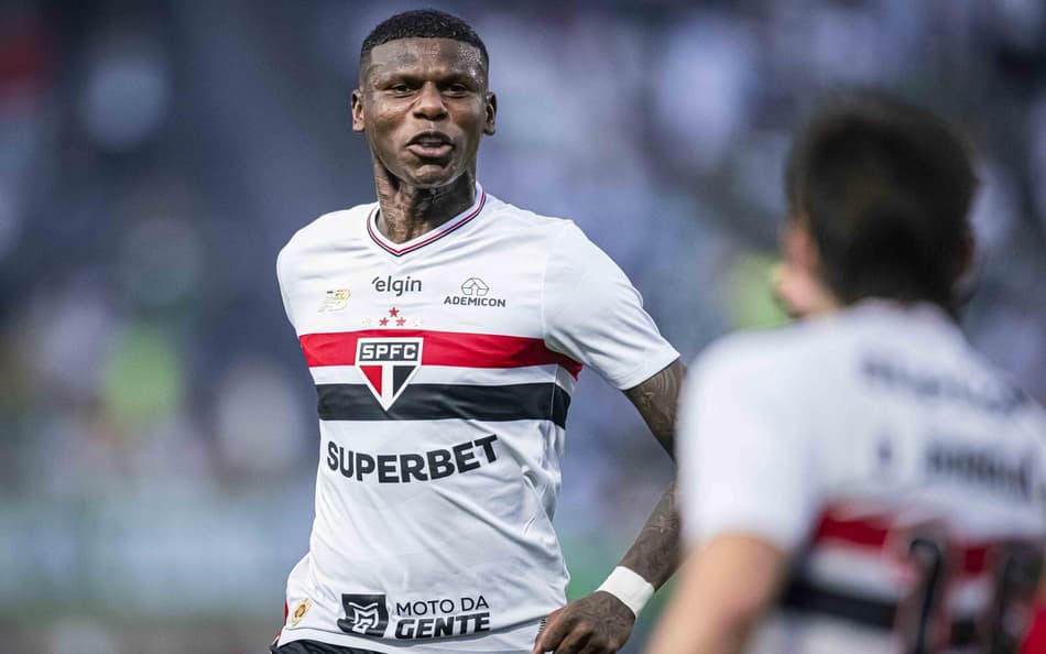 Arboleda com a camisa do São Paulo