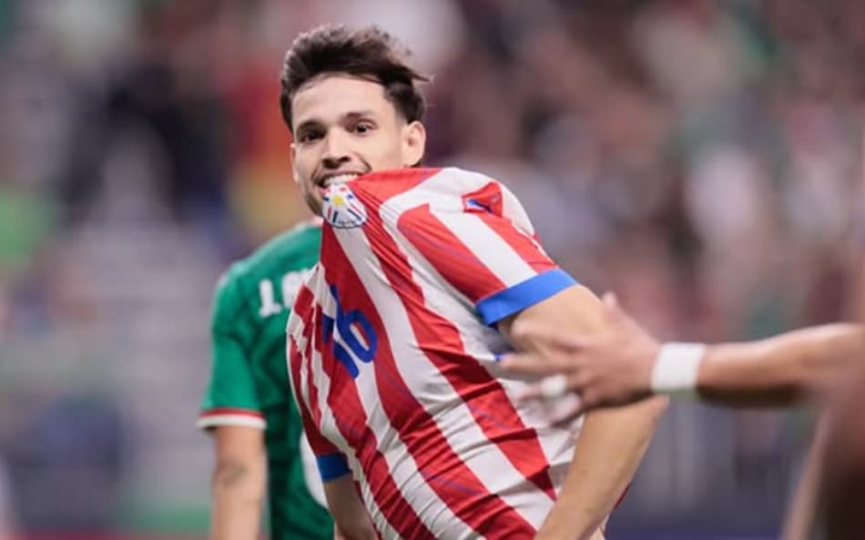Bobadilla briga por titularidade no Paraguai na Copa