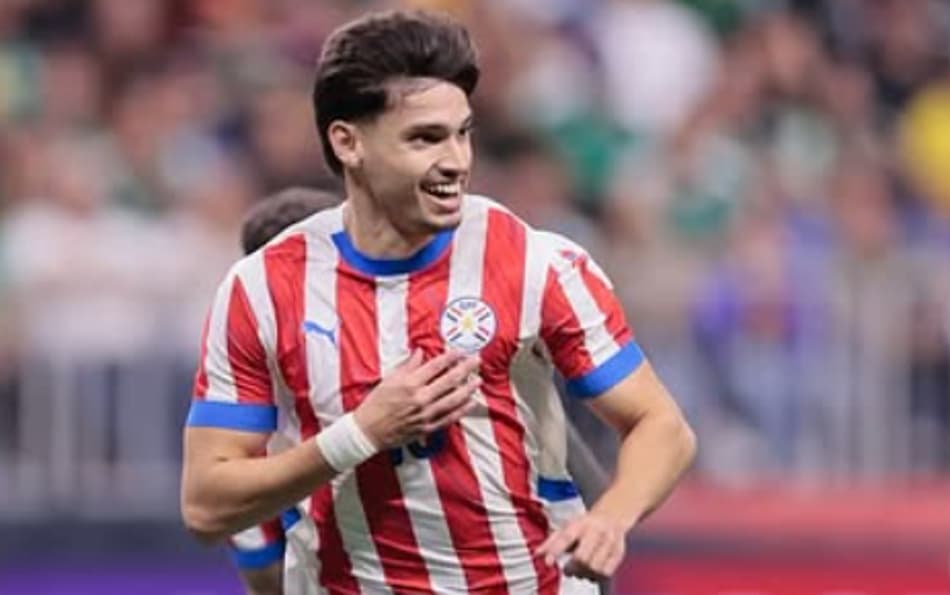 Bobadilla briga por titularidade no Paraguai no Mundial