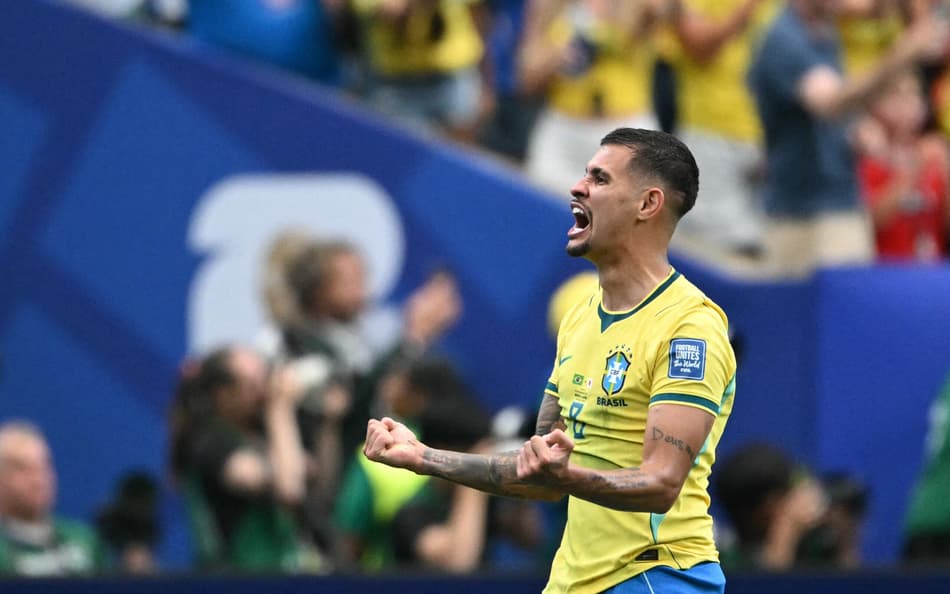 Bruno Guimarães pela seleção brasileira