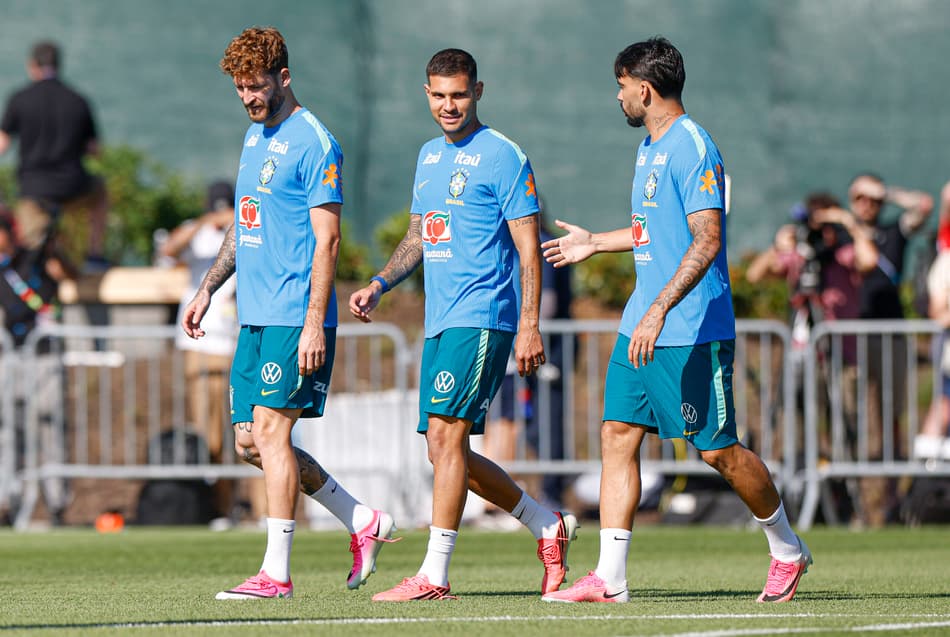 Bruno Guimarães, Léo Pereira e Lucas Paquetá em treino da Seleção Brasileira nos Estados Unidos
