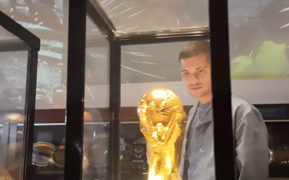Seleção Brasileira visita museu da CBF antes do embarque à Copa do Mundo