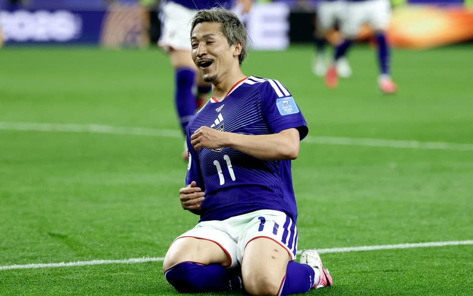 Jogador do Japão comemorando gol contra Suécia na Copa do Mundo