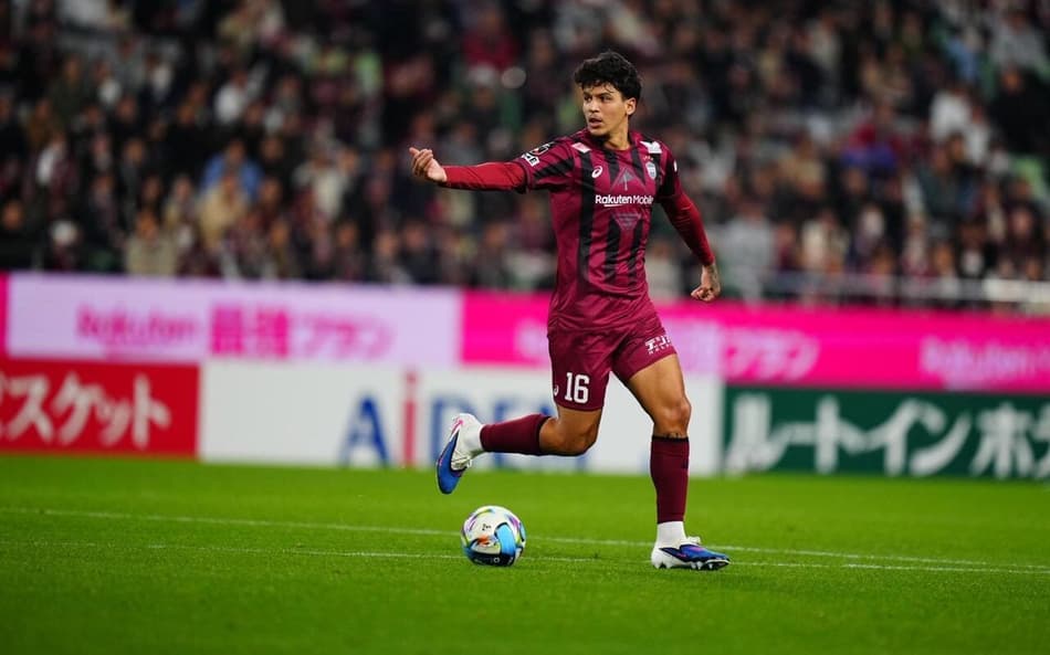 Caetano celebra título do Campeonato Japonês pelo Vissel Kobe (Foto: Divulgação)