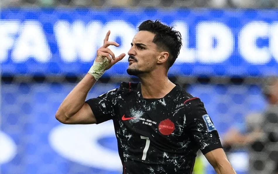 Canadense Stephen Eustáquio comemora o gol da classificação do Canadá às oia