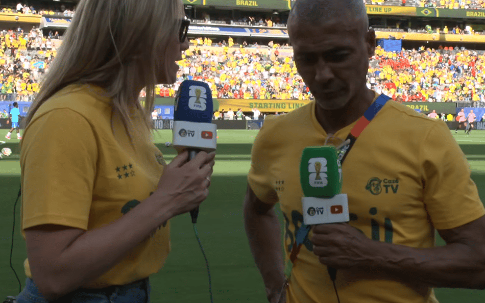 Romário durante entrevista na CazéTV. (Foto: Reprodução)