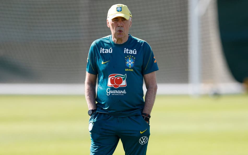 Carlo Ancelotti também utiliza a tecnologia que monitora o sono (Foto: Rafael Ribeiro / CBF)
