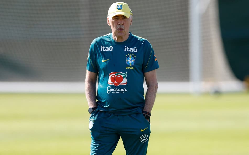 Carlo Ancelotti também utiliza a tecnologia que monitora o sono (Foto: Rafael Ribeiro / CBF)