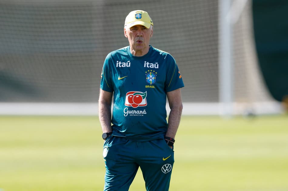 Carlo Ancelotti também utiliza a tecnologia que monitora o sono (Foto: Rafael Ribeiro / CBF)