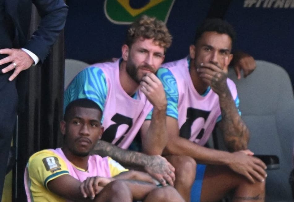 Carlo Ancelotti à beira do campo durante jogo entre Brasil e Marrocos pela Copa do Mundo
